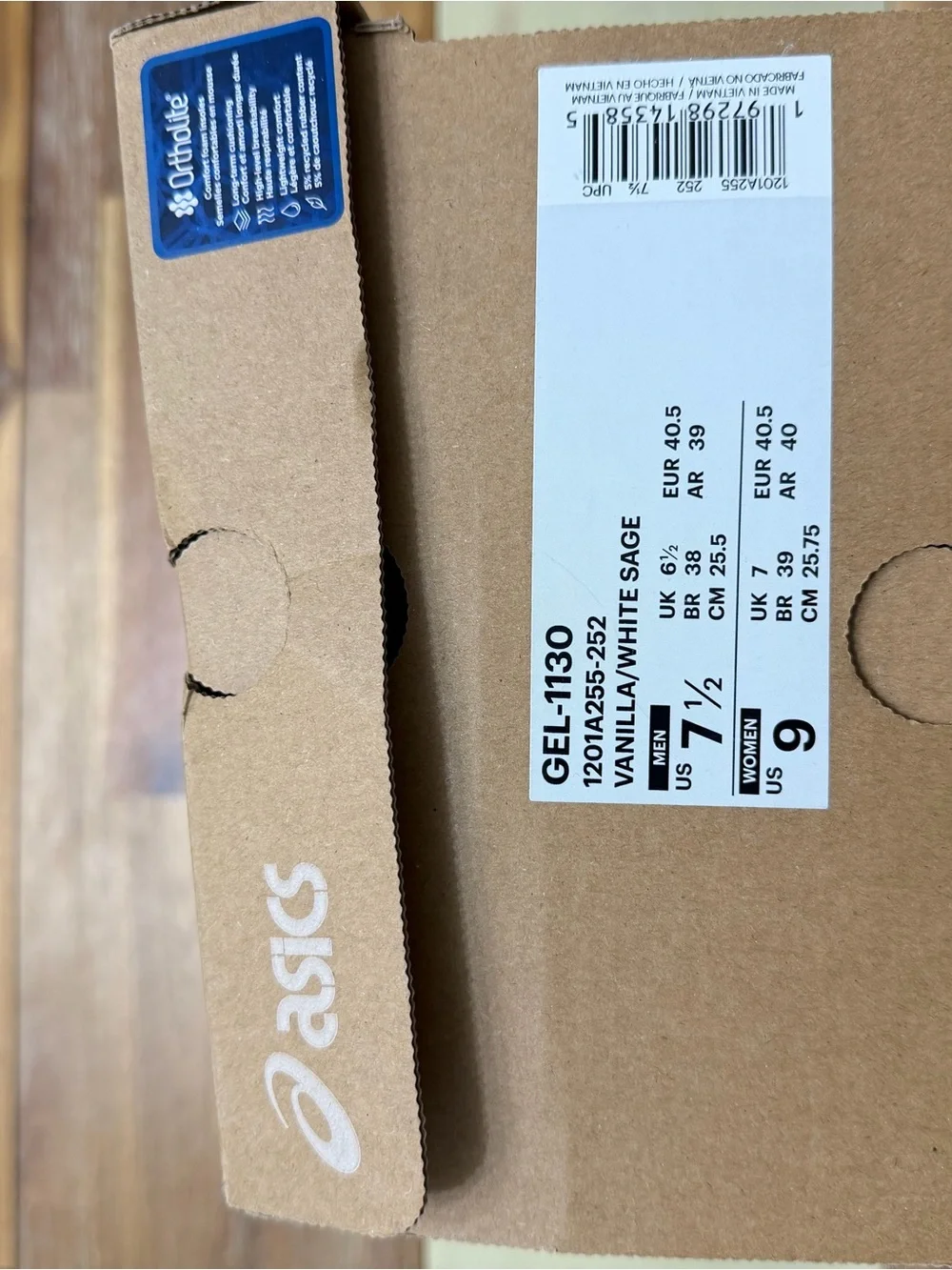 Asics Gel Sneakers in Vanilla/White/Sage